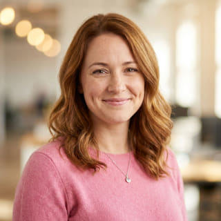 Photo of Emily Watson, who serves as Head of Customer Support at Risequitor